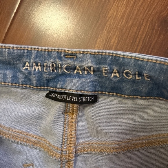 AMERICAN EAGLE Ripped Super High Rise Jegging size 6 - Picture 4 of 11